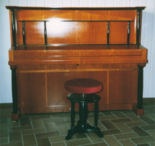 R. Schnell Pianos - Modell Rosenberg Variation